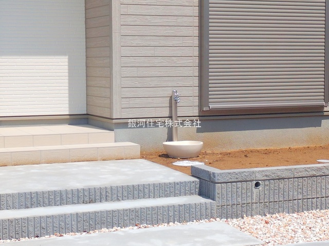 G00374837 千葉県市川市中国分５丁目 新築一戸建て 4780万円 土地面積156.59m² (約47.36坪) 建物面積99.57m² (約30.11坪) 間取り４ＬＤＫ 築年月2025年05月(築１年以内)【外観18】