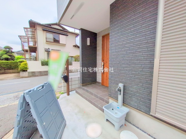 G00375247 千葉県船橋市丸山３丁目 新築一戸建て 3480万円 土地面積95.11m² (約28.77坪) 建物面積92.74m² (約28.05坪) 間取り３ＬＤＫ 築年月2025年03月(築１年以内)【外観8】