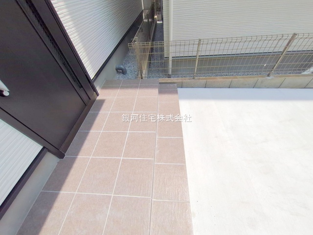 G00375797 東京都江東区東砂４丁目 新築一戸建て 6480万円 土地面積64.27m² (約19.44坪) 建物面積99.49m² (約30.09坪) 築年月2025年05月(築１年以内)【外観17】
