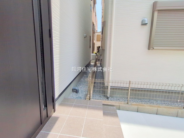 G00375797 東京都江東区東砂４丁目 新築一戸建て 6480万円 土地面積64.27m² (約19.44坪) 建物面積99.49m² (約30.09坪) 築年月2025年05月(築１年以内)【外観18】