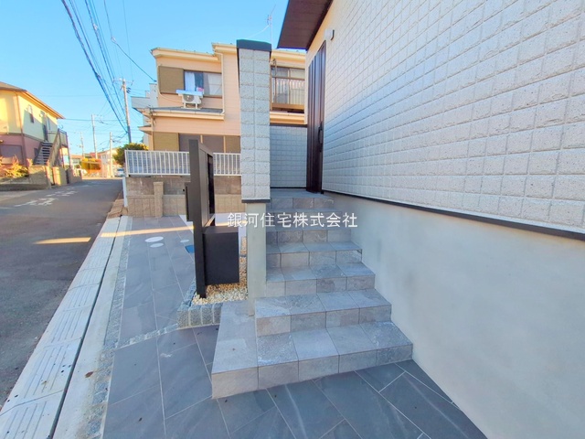 G00376434 千葉県松戸市六高台西 中古一戸建て 4690万円 土地面積120.56m² (約36.46坪) 建物面積108.20m² (約32.73坪) 間取り４ＬＤＫ 築年月2024年06月(築1年)【外観17】