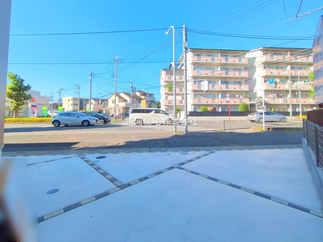 G00376450 埼玉県志木市柏町５丁目 新築一戸建て 4790万円 土地面積86.62m² (約26.20坪) 建物面積101.02m² (約30.55坪) 間取り３ＳＬＤＫ 築年月2025年07月(築１年以内)【外観4】