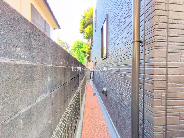 G00376450 埼玉県志木市柏町５丁目 新築一戸建て 4790万円 土地面積86.62m² (約26.20坪) 建物面積101.02m² (約30.55坪) 間取り３ＳＬＤＫ 築年月2025年07月(築１年以内)【外観6】