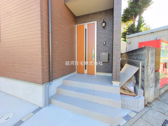 G00376450 埼玉県志木市柏町５丁目 新築一戸建て 4790万円 土地面積86.62m² (約26.20坪) 建物面積101.02m² (約30.55坪) 間取り３ＳＬＤＫ 築年月2025年07月(築１年以内)【外観8】