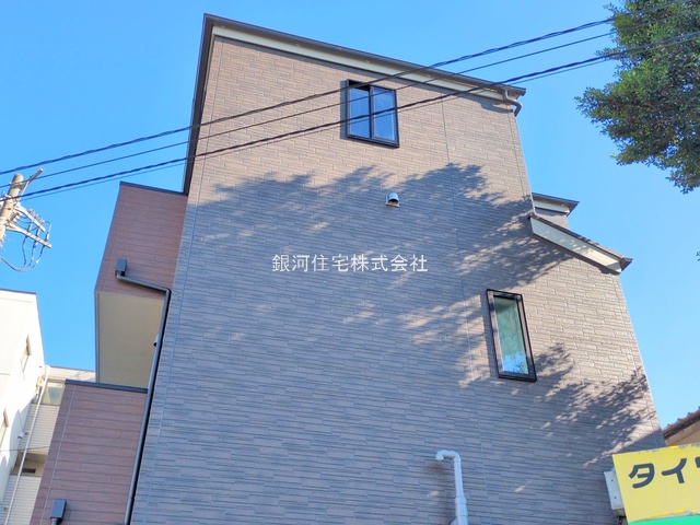 G00376450 埼玉県志木市柏町５丁目 新築一戸建て 4790万円 土地面積86.62m² (約26.20坪) 建物面積101.02m² (約30.55坪) 間取り３ＳＬＤＫ 築年月2025年07月(築１年以内)【外観16】