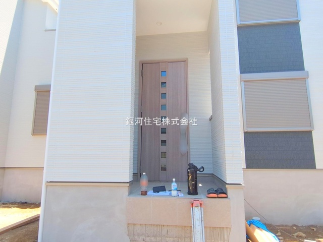 G00378105 神奈川県横須賀市鴨居１丁目 新築一戸建て 3280万円 土地面積102.58m² (約31.03坪) 建物面積97.70m² (約29.55坪) 間取り４ＬＤＫ 築年月2025年04月(築１年以内)【外観8】