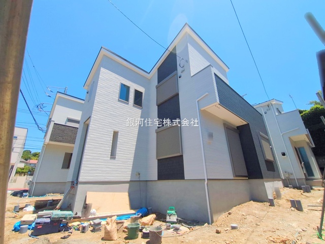 G00378105 神奈川県横須賀市鴨居１丁目 新築一戸建て 3280万円 土地面積102.58m² (約31.03坪) 建物面積97.70m² (約29.55坪) 間取り４ＬＤＫ 築年月2025年04月(築１年以内)【外観13】
