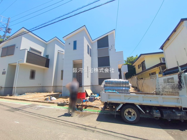 G00378105 神奈川県横須賀市鴨居１丁目 新築一戸建て 3280万円 土地面積102.58m² (約31.03坪) 建物面積97.70m² (約29.55坪) 間取り４ＬＤＫ 築年月2025年04月(築１年以内)【外観18】