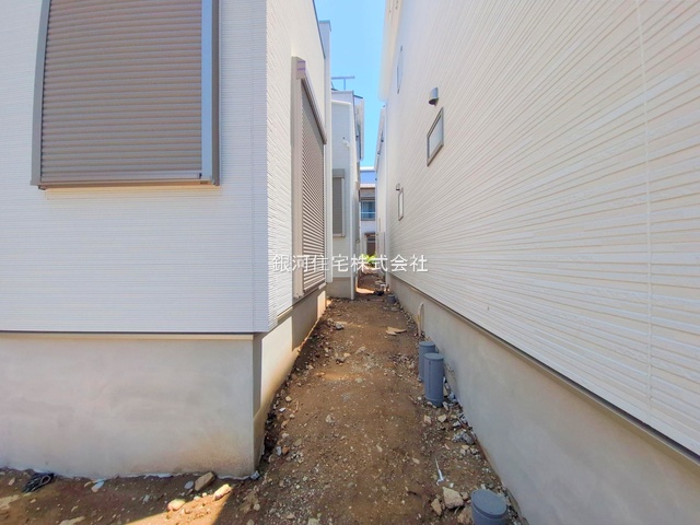 G00378106 神奈川県横須賀市鴨居１丁目 新築一戸建て 3480万円 土地面積102.49m² (約31.00坪) 建物面積96.88m² (約29.30坪) 間取り４ＬＤＫ 築年月2025年04月(築１年以内)【外観8】