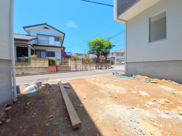 G00378106 神奈川県横須賀市鴨居１丁目 新築一戸建て 3480万円 土地面積102.49m² (約31.00坪) 建物面積96.88m² (約29.30坪) 間取り４ＬＤＫ 築年月2025年04月(築１年以内)【外観18】