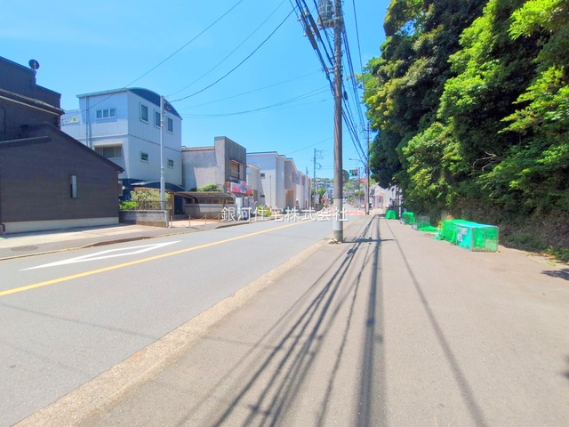 G00378107 神奈川県横須賀市鴨居１丁目 新築一戸建て 3380万円 土地面積102.14m² (約30.89坪) 建物面積96.25m² (約29.11坪) 間取り４ＬＤＫ 築年月2025年04月(築１年以内)【外観11】