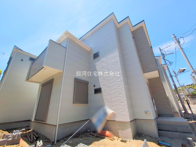 G00378107 神奈川県横須賀市鴨居１丁目 新築一戸建て 3380万円 土地面積102.14m² (約30.89坪) 建物面積96.25m² (約29.11坪) 間取り４ＬＤＫ 築年月2025年04月(築１年以内)【外観13】