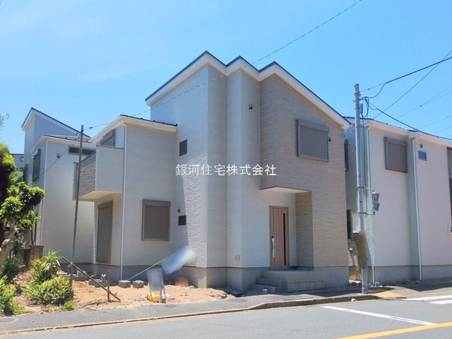 G00378107 神奈川県横須賀市鴨居１丁目 新築一戸建て 3380万円 土地面積102.14m² (約30.89坪) 建物面積96.25m² (約29.11坪) 間取り４ＬＤＫ 築年月2025年04月(築１年以内)【外観14】
