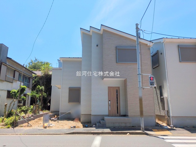 G00378107 神奈川県横須賀市鴨居１丁目 新築一戸建て 3380万円 土地面積102.14m² (約30.89坪) 建物面積96.25m² (約29.11坪) 間取り４ＬＤＫ 築年月2025年04月(築１年以内)【外観15】