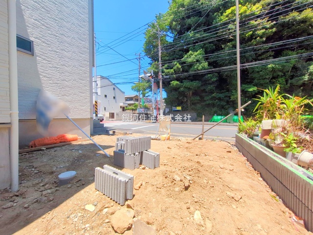 G00378107 神奈川県横須賀市鴨居１丁目 新築一戸建て 3380万円 土地面積102.14m² (約30.89坪) 建物面積96.25m² (約29.11坪) 間取り４ＬＤＫ 築年月2025年04月(築１年以内)【外観18】