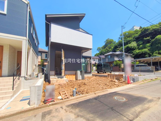 G00378118 千葉県船橋市西習志野１丁目 新築一戸建て 4280万円 土地面積92.05m² (約27.84坪) 建物面積90.61m² (約27.40坪) 間取り３ＳＬＤＫ 築年月2025年07月(築１年以内)【外観10】