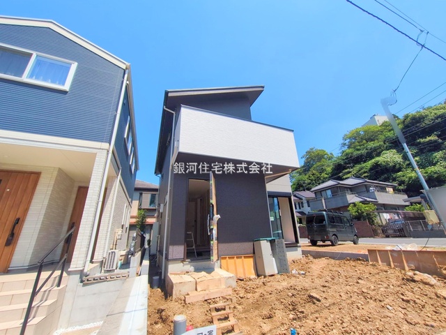 G00378118 千葉県船橋市西習志野１丁目 新築一戸建て 4280万円 土地面積92.05m² (約27.84坪) 建物面積90.61m² (約27.40坪) 間取り３ＳＬＤＫ 築年月2025年07月(築１年以内)【外観13】
