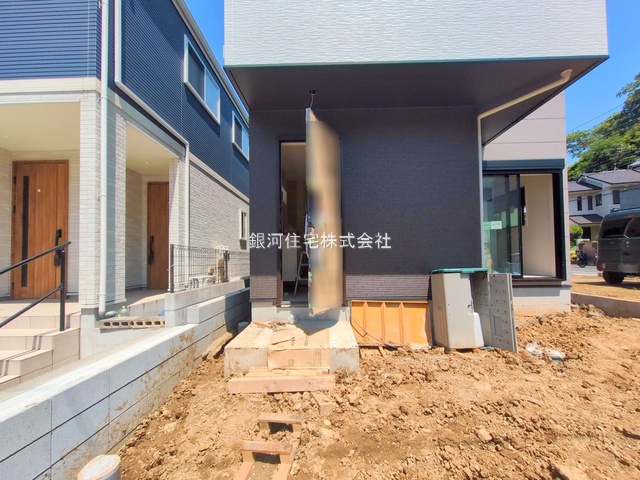 G00378118 千葉県船橋市西習志野１丁目 新築一戸建て 4280万円 土地面積92.05m² (約27.84坪) 建物面積90.61m² (約27.40坪) 間取り３ＳＬＤＫ 築年月2025年07月(築１年以内)【外観14】
