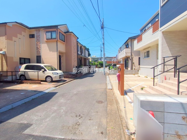 G00378118 千葉県船橋市西習志野１丁目 新築一戸建て 4280万円 土地面積92.05m² (約27.84坪) 建物面積90.61m² (約27.40坪) 間取り３ＳＬＤＫ 築年月2025年07月(築１年以内)【外観15】