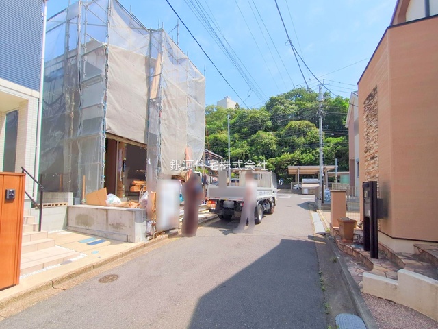 G00378118 千葉県船橋市西習志野１丁目 新築一戸建て 4280万円 土地面積92.05m² (約27.84坪) 建物面積90.61m² (約27.40坪) 間取り３ＳＬＤＫ 築年月2025年07月(築１年以内)【外観18】