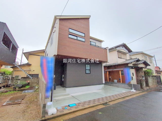 G00378128 埼玉県狭山市中央１丁目 新築一戸建て 3998万円 土地面積102.73m² (約31.07坪) 建物面積98.53m² (約29.80坪) 間取り３ＬＤＫ 築年月2025年07月(築１年以内)【外観2】