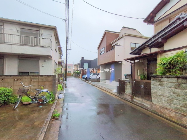 G00378128 埼玉県狭山市中央１丁目 新築一戸建て 3998万円 土地面積102.73m² (約31.07坪) 建物面積98.53m² (約29.80坪) 間取り３ＬＤＫ 築年月2025年07月(築１年以内)【外観3】