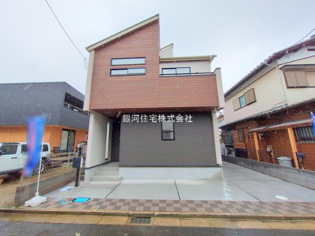 G00378128 埼玉県狭山市中央１丁目 新築一戸建て 3998万円 土地面積102.73m² (約31.07坪) 建物面積98.53m² (約29.80坪) 間取り３ＬＤＫ 築年月2025年07月(築１年以内)【外観7】