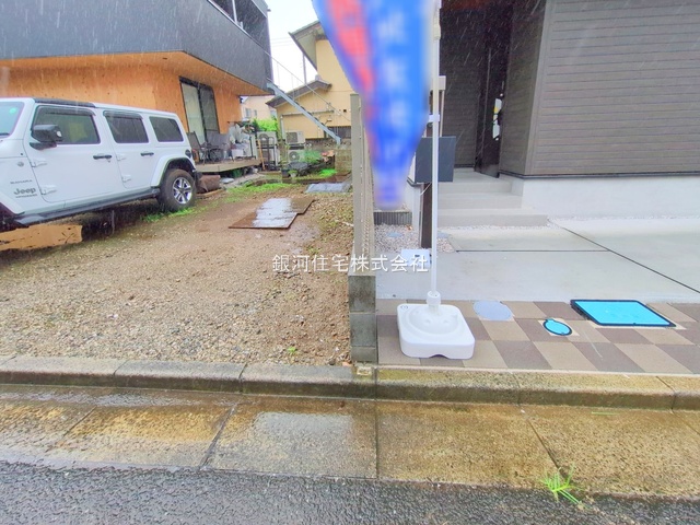 G00378128 埼玉県狭山市中央１丁目 新築一戸建て 3998万円 土地面積102.73m² (約31.07坪) 建物面積98.53m² (約29.80坪) 間取り３ＬＤＫ 築年月2025年07月(築１年以内)【外観11】