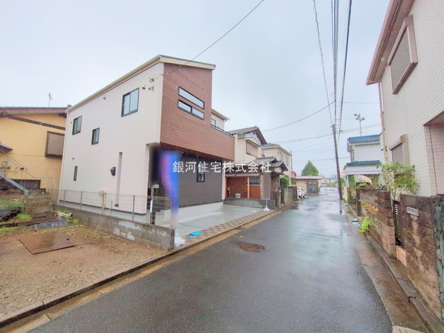 G00378128 埼玉県狭山市中央１丁目 新築一戸建て 3998万円 土地面積102.73m² (約31.07坪) 建物面積98.53m² (約29.80坪) 間取り３ＬＤＫ 築年月2025年07月(築１年以内)【外観12】
