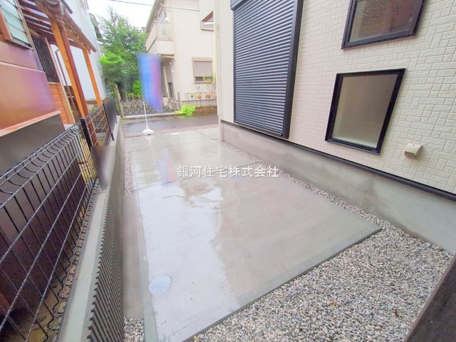 G00378128 埼玉県狭山市中央１丁目 新築一戸建て 3998万円 土地面積102.73m² (約31.07坪) 建物面積98.53m² (約29.80坪) 間取り３ＬＤＫ 築年月2025年07月(築１年以内)【外観14】