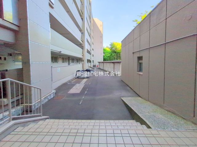 G00378145 神奈川県横浜市港北区下田町１丁目 中古マンション 3390万円 専有面積63.46m² (約19.19坪) 間取り３ＬＤＫ 所在階4階 築年月1969年06月(築56年)【外観11】