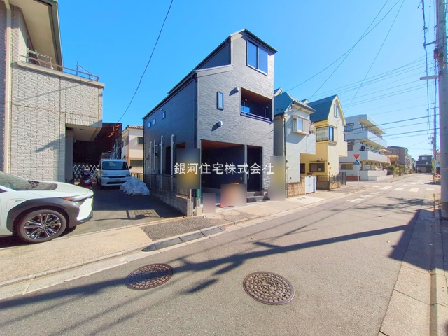 G00381732 東京都足立区佐野２丁目 新築一戸建て 4490万円 土地面積60.40m² (約18.27坪) 建物面積100.63m² (約30.44坪) 築年月2025年10月(築１年以内)【外観3】