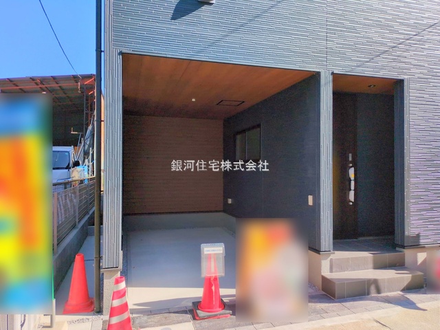 G00381732 東京都足立区佐野２丁目 新築一戸建て 4490万円 土地面積60.40m² (約18.27坪) 建物面積100.63m² (約30.44坪) 築年月2025年10月(築１年以内)【外観4】