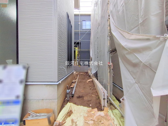 G00383309 東京都練馬区下石神井５丁目 新築一戸建て 7090万円 土地面積88.50m² (約26.77坪) 建物面積89.11m² (約26.95坪) 間取り４ＬＤＫ 築年月2025年11月(築１年以内)【外観10】