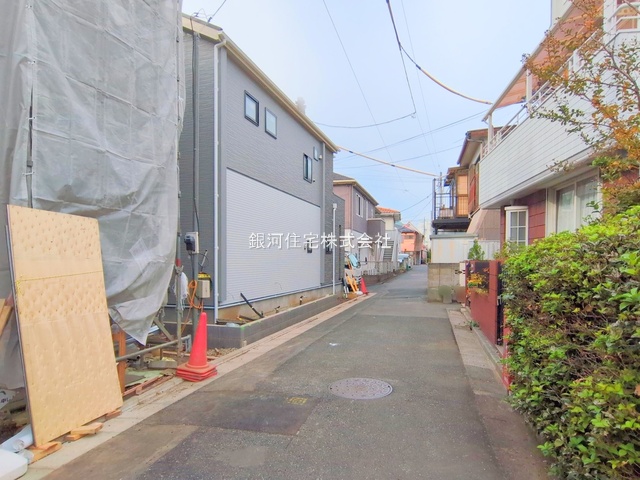 G00383309 東京都練馬区下石神井５丁目 新築一戸建て 7090万円 土地面積88.50m² (約26.77坪) 建物面積89.11m² (約26.95坪) 間取り４ＬＤＫ 築年月2025年11月(築１年以内)【外観15】