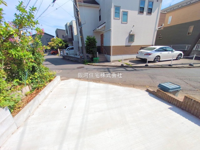 G00384133 東京都町田市高ヶ坂５丁目 中古一戸建て 2780万円 土地面積127.41m² (約38.54坪) 建物面積101.86m² (約30.81坪) 間取り４ＤＫ 築年月1998年01月(築27年)【外観18】