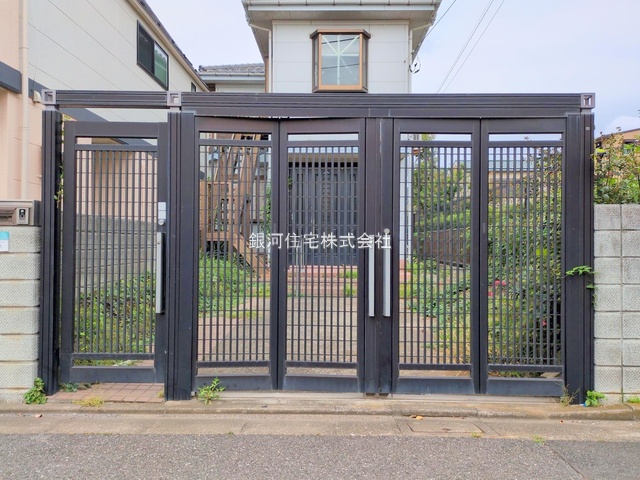 G00384205 東京都江戸川区篠崎町４丁目 中古一戸建て 6480万円 土地面積160.01m² (約48.40坪) 建物面積129.42m² (約39.14坪) 間取り５ＬＤＫ 築年月1995年01月(築30年)【外観11】