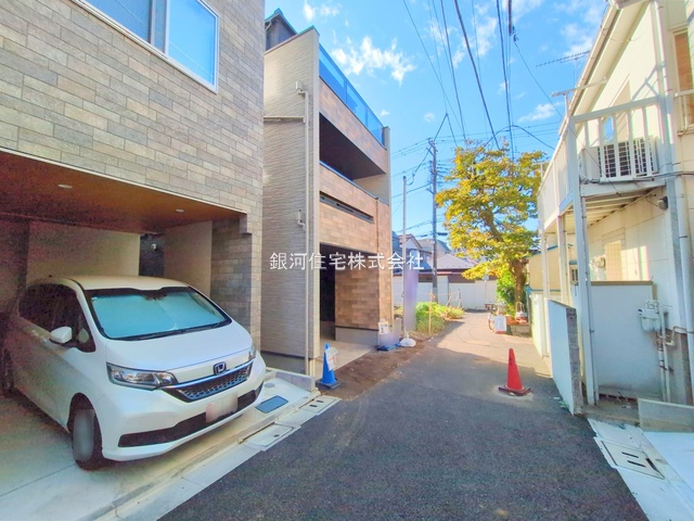 G00384231 東京都北区中十条３丁目 新築一戸建て 9488万円 土地面積74.61m² (約22.56坪) 建物面積132.31m² (約40.02坪) 間取り２ＳＬＤＫ 築年月2025年12月【外観3】