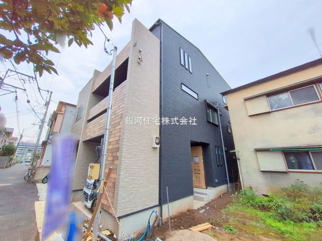 G00384231 東京都北区中十条３丁目 新築一戸建て 9488万円 土地面積74.61m² (約22.56坪) 建物面積132.31m² (約40.02坪) 間取り２ＳＬＤＫ 築年月2025年12月【外観5】