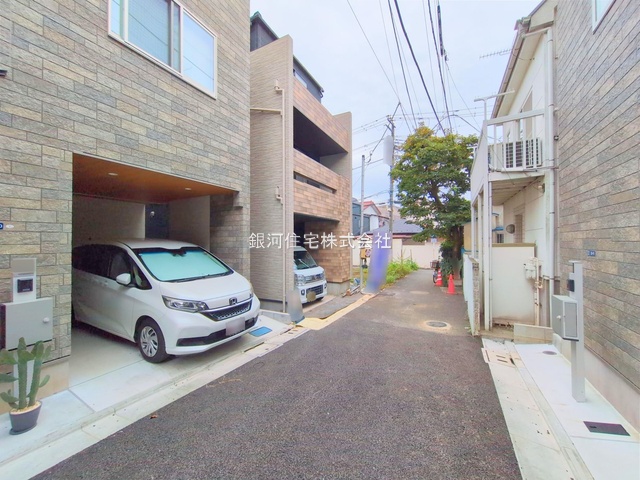 G00384231 東京都北区中十条３丁目 新築一戸建て 9488万円 土地面積74.61m² (約22.56坪) 建物面積132.31m² (約40.02坪) 間取り２ＳＬＤＫ 築年月2025年12月【外観6】