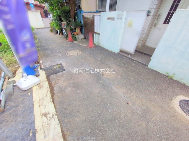 G00384231 東京都北区中十条３丁目 新築一戸建て 9488万円 土地面積74.61m² (約22.56坪) 建物面積132.31m² (約40.02坪) 間取り２ＳＬＤＫ 築年月2025年12月【外観10】