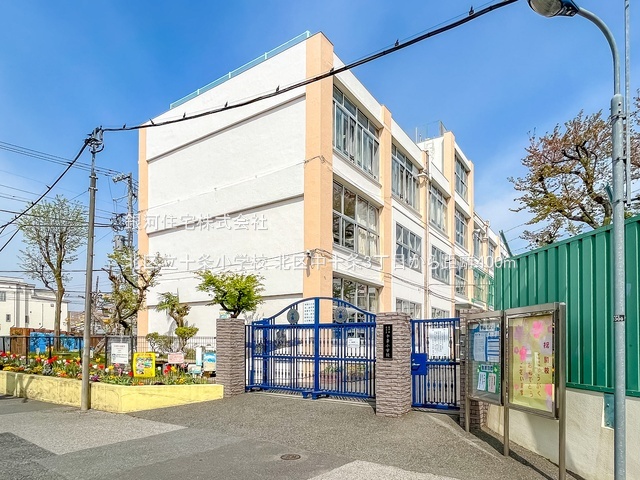 G00384231 東京都北区中十条３丁目 新築一戸建て 9488万円 土地面積74.61m² (約22.56坪) 建物面積132.31m² (約40.02坪) 間取り２ＳＬＤＫ 築年月2025年12月【周辺環境】北区立十条小学校