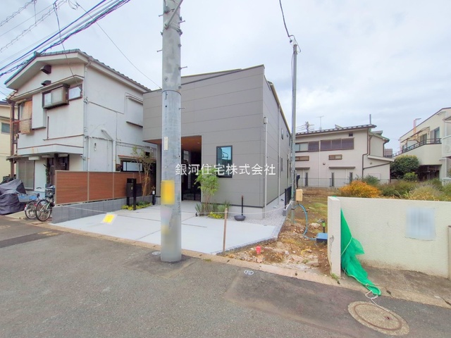 G00384250 東京都世田谷区上馬５丁目 新築一戸建て 1億4990万円 土地面積110.01m² (約33.27坪) 建物面積110.24m² (約33.34坪) 間取り３ＳＬＤＫ 築年月2025年09月(築１年以内)【外観5】
