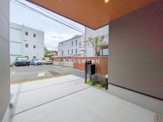 G00384250 東京都世田谷区上馬５丁目 新築一戸建て 1億4990万円 土地面積110.01m² (約33.27坪) 建物面積110.24m² (約33.34坪) 間取り３ＳＬＤＫ 築年月2025年09月(築１年以内)【外観10】