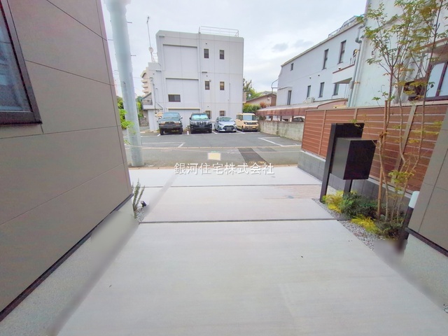 G00384250 東京都世田谷区上馬５丁目 新築一戸建て 1億4990万円 土地面積110.01m² (約33.27坪) 建物面積110.24m² (約33.34坪) 間取り３ＳＬＤＫ 築年月2025年09月(築１年以内)【外観11】