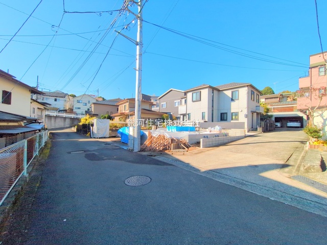 G00384251 神奈川県小田原市荻窪 新築一戸建て 3980万円 土地面積149.99m² (約45.37坪) 建物面積101.85m² (約30.80坪) 間取り４ＬＤＫ 築年月2026年01月【外観3】