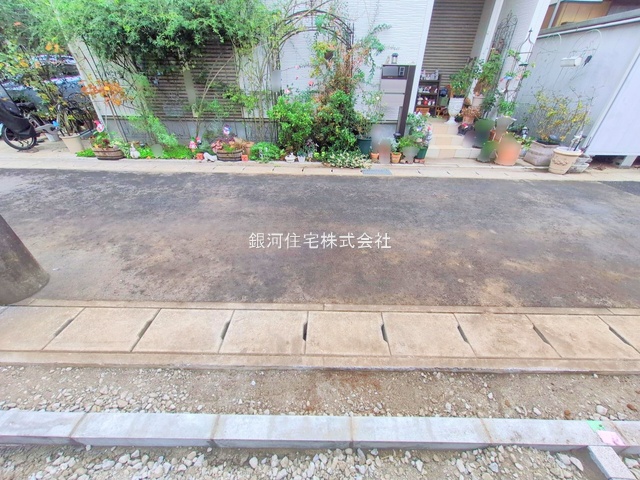 G00384270 千葉県松戸市千駄堀 新築一戸建て 4290万円 土地面積106.85m² (約32.32坪) 建物面積104.48m² (約31.60坪) 間取り４ＬＤＫ 築年月2025年12月【外観4】