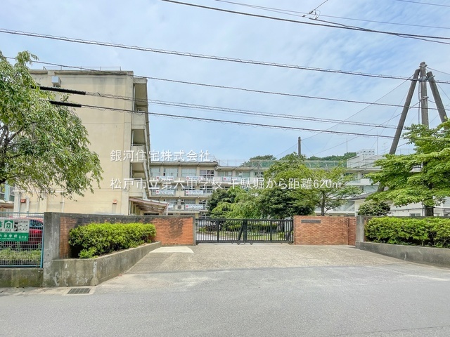 G00384271 千葉県松戸市千駄堀 新築一戸建て 4390万円 土地面積108.68m² (約32.87坪) 建物面積105.30m² (約31.85坪) 間取り４ＬＤＫ 築年月2025年12月【周辺環境】松戸市立第六中学校