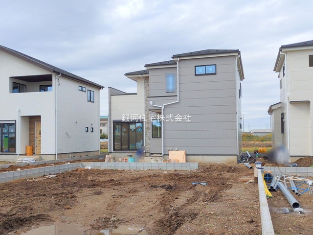 G00384274 千葉県市川市北方町４丁目 新築一戸建て 5499万円 土地面積198.76m² (約60.12坪) 建物面積104.57m² (約31.63坪) 間取り４ＬＤＫ 築年月2025年11月(築１年以内)【外観4】