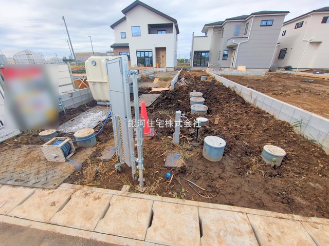 G00384274 千葉県市川市北方町４丁目 新築一戸建て 5499万円 土地面積198.76m² (約60.12坪) 建物面積104.57m² (約31.63坪) 間取り４ＬＤＫ 築年月2025年11月(築１年以内)【外観13】